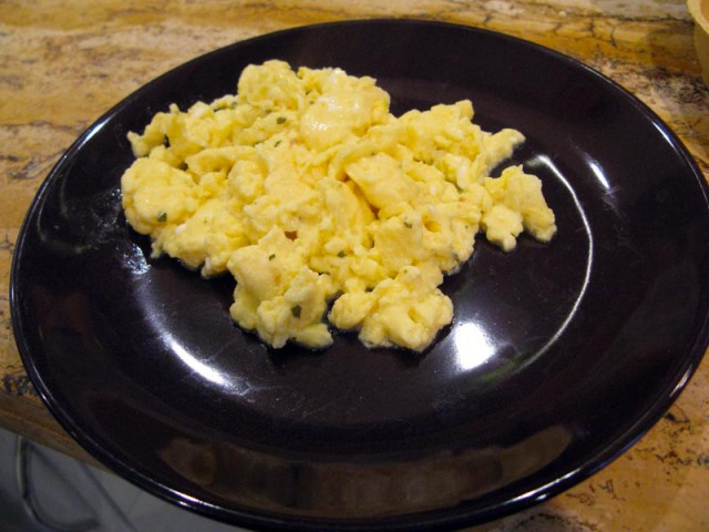 Réaliser des oeufs brouillés en quelques minutes