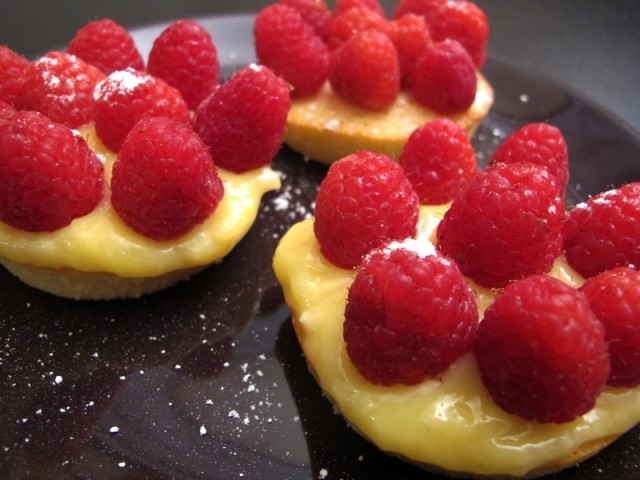 Réaliser des Tartelettes Financiers Framboises Lemon Curd
